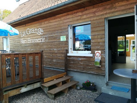 entrée cour de la brasserie