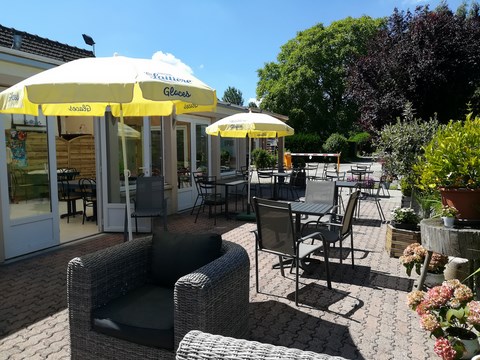 terrasse la grange côté camping