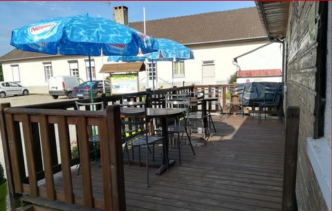 terrasse la grange cour